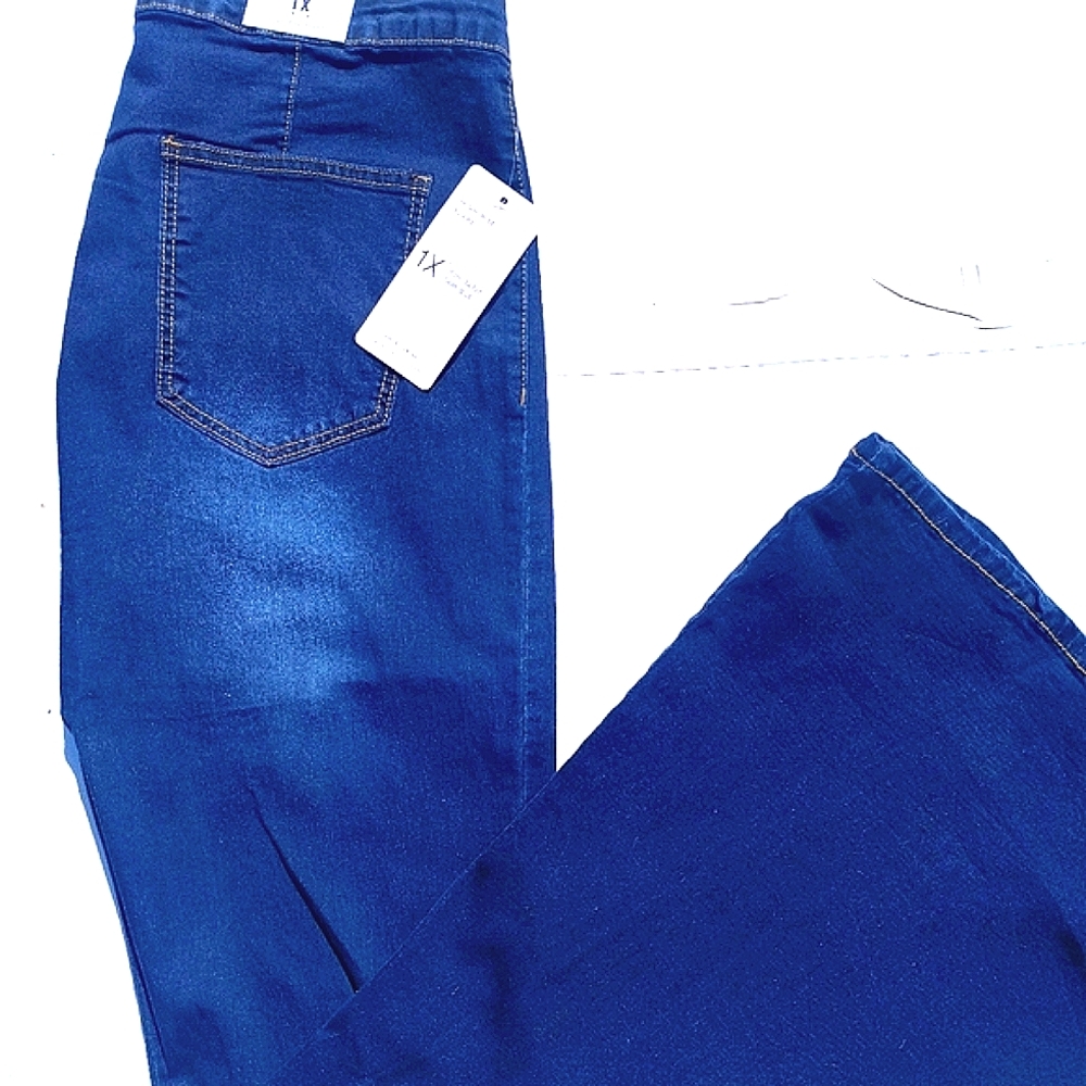 NEW! Plus High Rise Flare, Dark Wash, Soft Denim, Breathable Fabric, Ankle Split